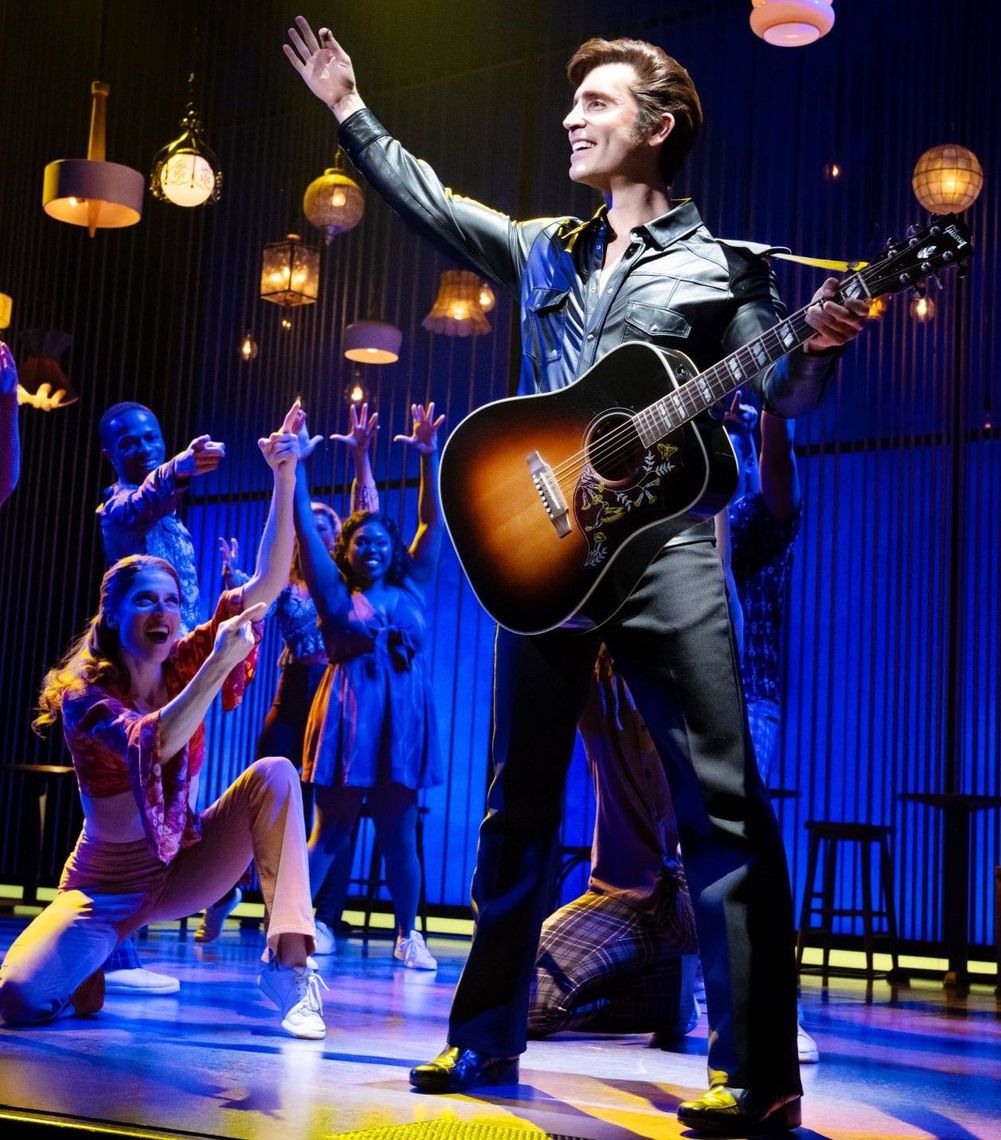 09 nick fradiani as neil diamond then and the noise singing cracklin rosie in a beautiful noise the neil diamond musical